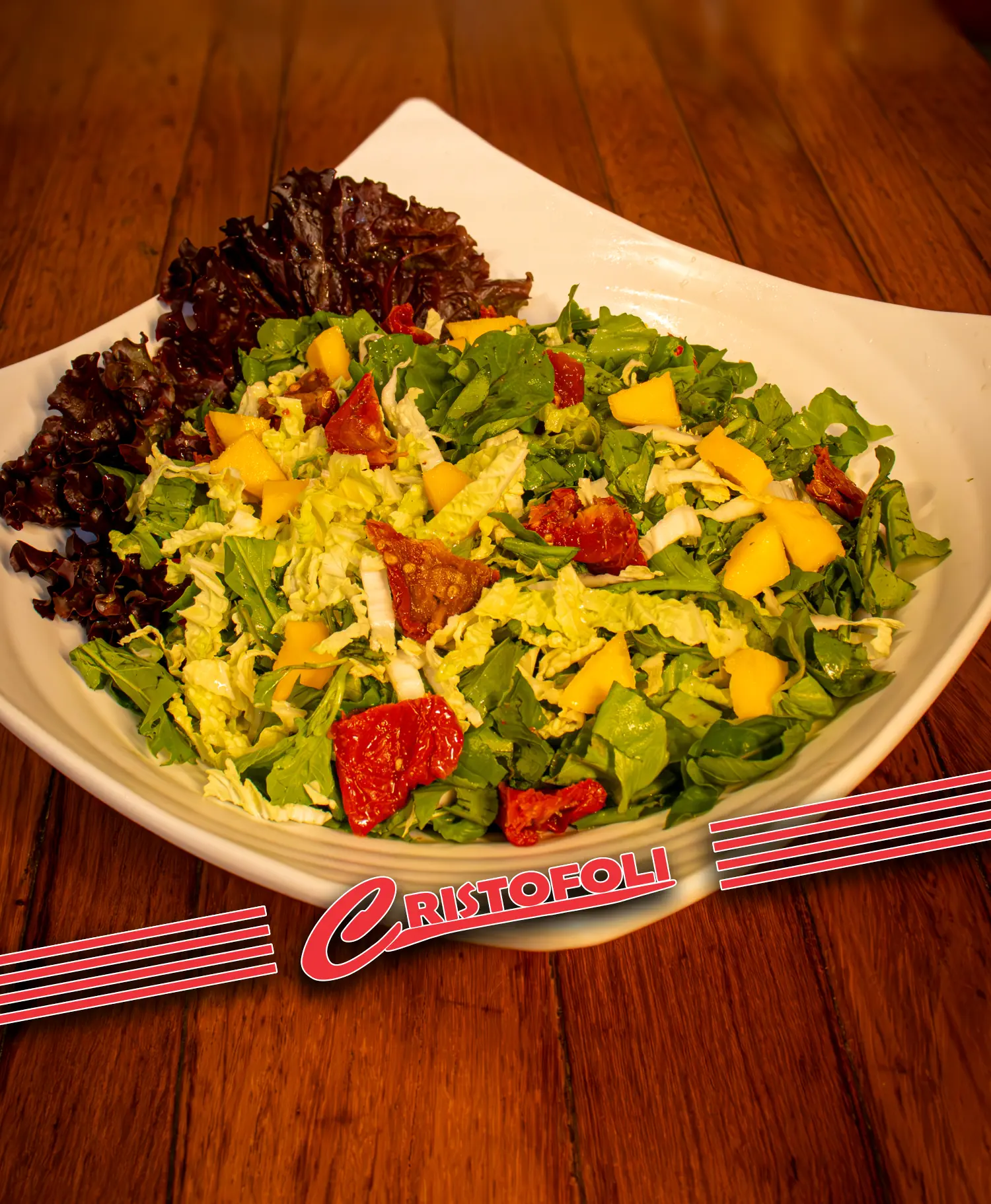 Buffet de saladas no rodízio da Galeteria Cristofoli